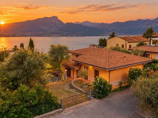 Einfamilienhaus zum Kauf 1.350.000 € 5 Zimmer 330 m² 1.700 m² Grundstück frei ab sofort Località La Cona . Torri del Benaco 37010