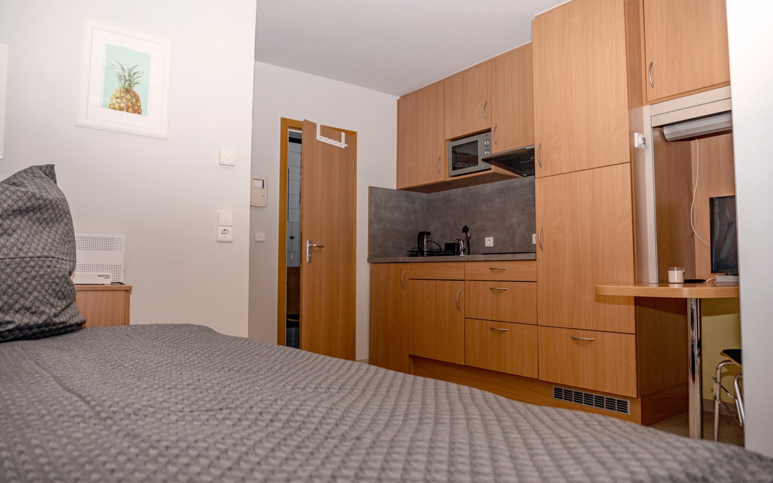 Wohnung zur Miete Wohnen auf Zeit 1.090 € 1 Zimmer 20 m²<br/>Wohnfläche 01.02.2025<br/>Verfügbarkeit Pfarrstrasse 0 Rathaus Stuttgart Zentrum 70182