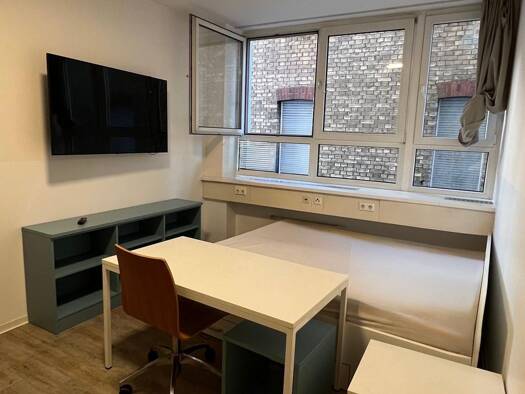 Studio zur Miete 750 € 1 Zimmer 24 m² Geschoss 1/4 frei ab 01.10.2026 Bad Cannstatt Bad Cannstatt 70372