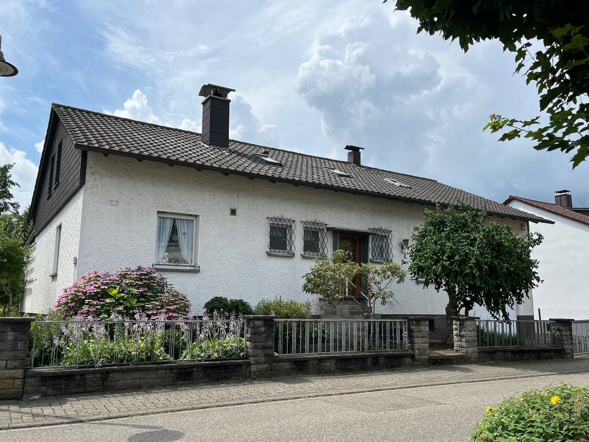 Einfamilienhaus zum Kauf provisionsfrei 549.000 € 10 Zimmer 156 m²<br/>Wohnfläche 1.257 m²<br/>Grundstück ab sofort<br/>Verfügbarkeit Kronenstraße 20 Singen Remchingen 75196