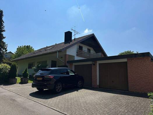 Mehrfamilienhaus zum Kauf 625.000 € 8 Zimmer 225 m² 973 m² Grundstück frei ab sofort Kenzingen Kenzingen 79341