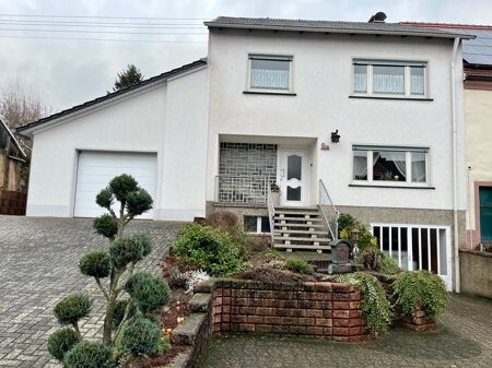 Einfamilienhaus zur Miete 1.200 € 5 Zimmer 130,6 m²<br/>Wohnfläche 853 m²<br/>Grundstück Schmelz Schmelz 66839