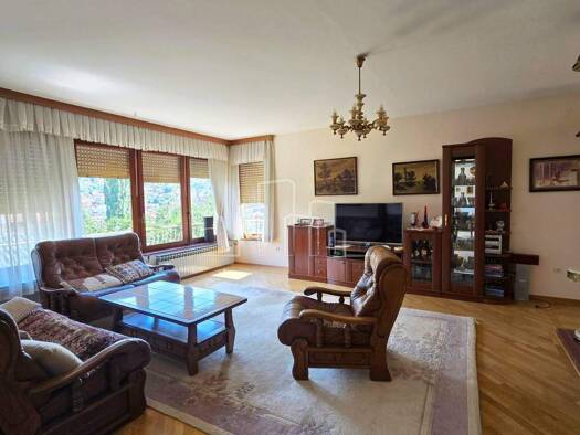 Wohnung zur Miete 869 € 3 Zimmer 1. Geschoss Sarajevo 71000