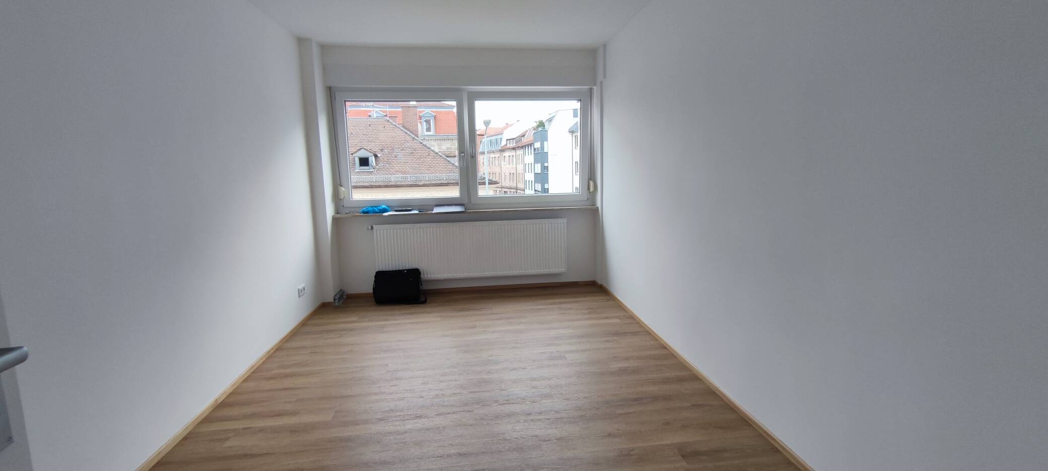 N-citynahe Lage, top renovierte, gut geschnittene 3-ZW mit Balkon – Nürnberg – Vorschaubild 3