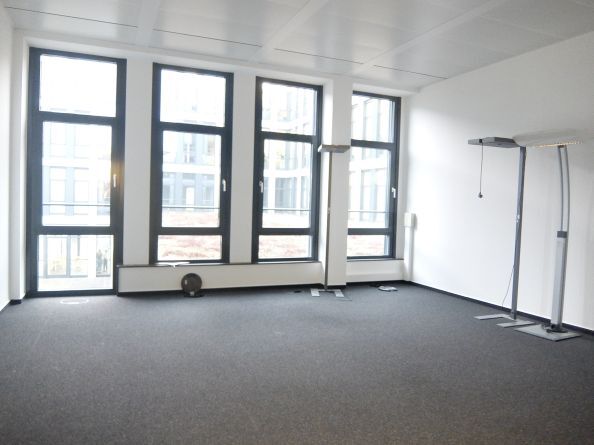 Bürofläche zur Miete 21.375 € 37 Zimmer 1.250 m²<br/>Bürofläche Äußerer Westen Regensburg 93049