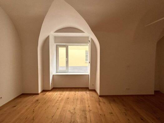 Ladenfläche zur Miete 454 € 2 Zimmer Wiener Neustadt 2700