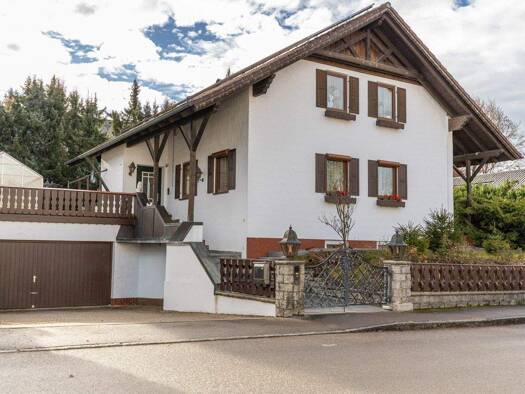 Einfamilienhaus zum Kauf 719.000 € 7 Zimmer 188,1 m² 822 m² Grundstück Kaufbeuren-Neugablonz Kaufbeuren / Kaufbeuren-Neugablonz 87600