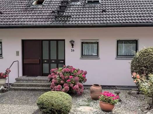 Mehrfamilienhaus zur Miete 1.650 € 5,5 Zimmer 120 m² 1.002 m² Grundstück frei ab 01.10.2026 Neckarsteinach Neckarsteinach 69239