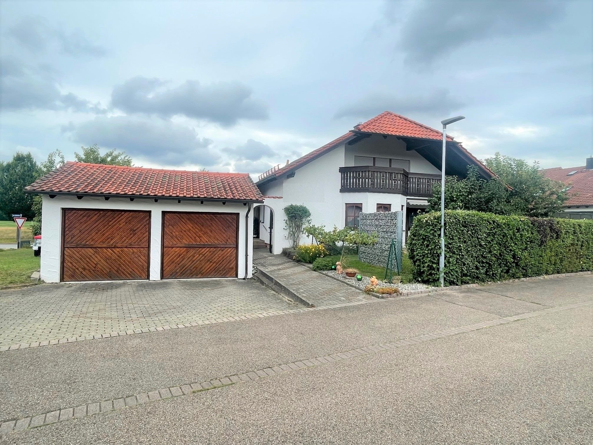 Mehrfamilienhaus zum Kauf 459.000 € 5 Zimmer 161,3 m²<br/>Wohnfläche 879 m²<br/>Grundstück 01.02.2025<br/>Verfügbarkeit Durlangen Durlangen 73568