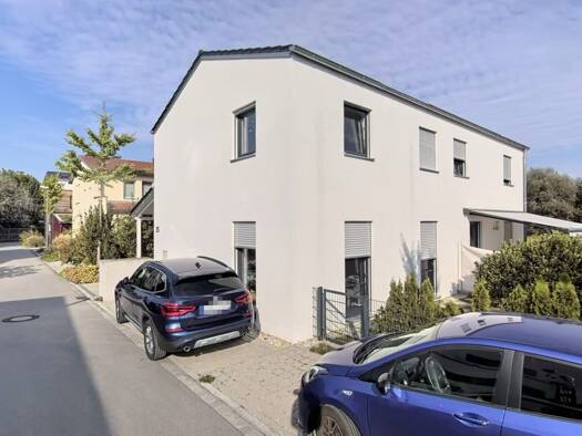 Einfamilienhaus zur Miete 2.100 € 5 Zimmer 161 m² 400 m² Grundstück West Landshut 84034