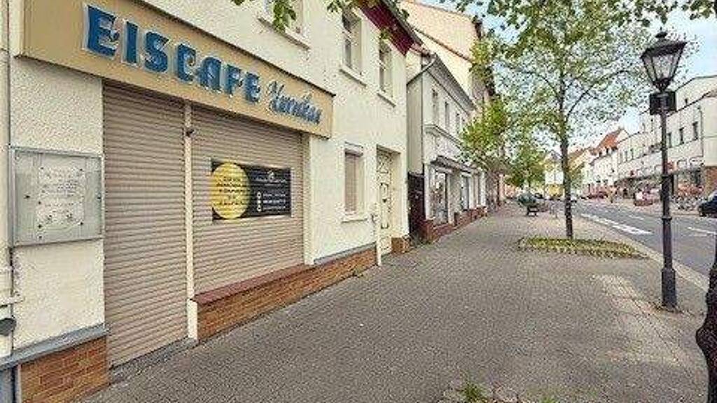 Mehrfamilienhaus zum Kauf 199.900 € 5 Zimmer 312,5 m² 243 m² Grundstück frei ab sofort Zwenkau 04442