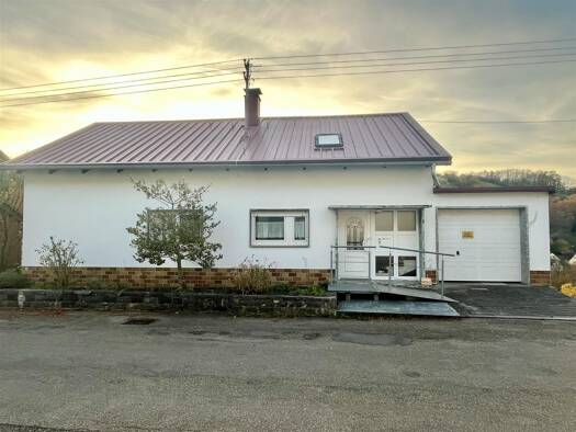 Einfamilienhaus zum Kauf 265.000 € 8 Zimmer 116 m² 1.076 m² Grundstück Vorbachzimmern Niederstetten 97996