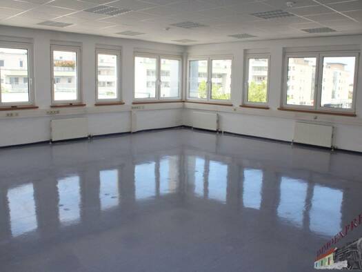 Büro zur Miete 2.100 € 200 m² Bürofläche Wiener Neudorf 2351