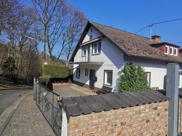 Mehrfamilienhaus zum Kauf provisionsfrei 249.000 € 4 Zimmer 103 m² 360 m² Grundstück Eiserfeld Siegen 57080