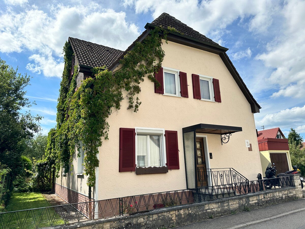 Einfamilienhaus zum Kauf 245.000 € 6 Zimmer 150 m²<br/>Wohnfläche 334 m²<br/>Grundstück Marschalkenzimmern Dornhan 72175