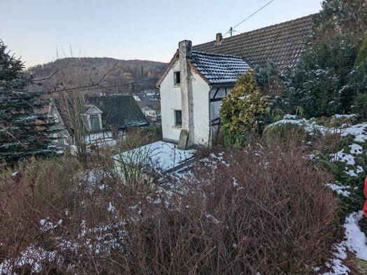 Einfamilienhaus zum Kauf 99.900 € 7 Zimmer 98 m² 3.678 m² Grundstück frei ab sofort Becke Gummersbach 51647