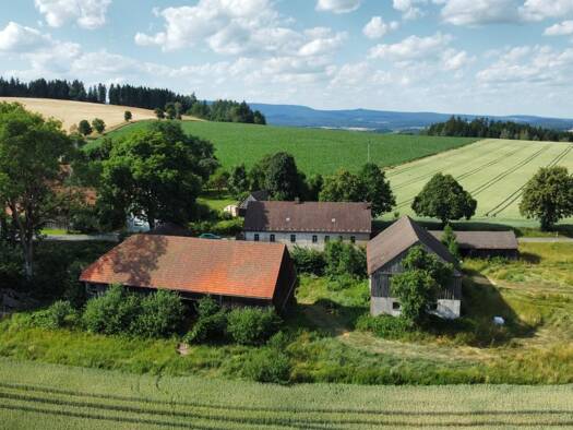 Einfamilienhaus zum Kauf 209.000 € 1 Zimmer 200 m² 6.150 m² Grundstück frei ab sofort Erbendorf Erbendorf 92681