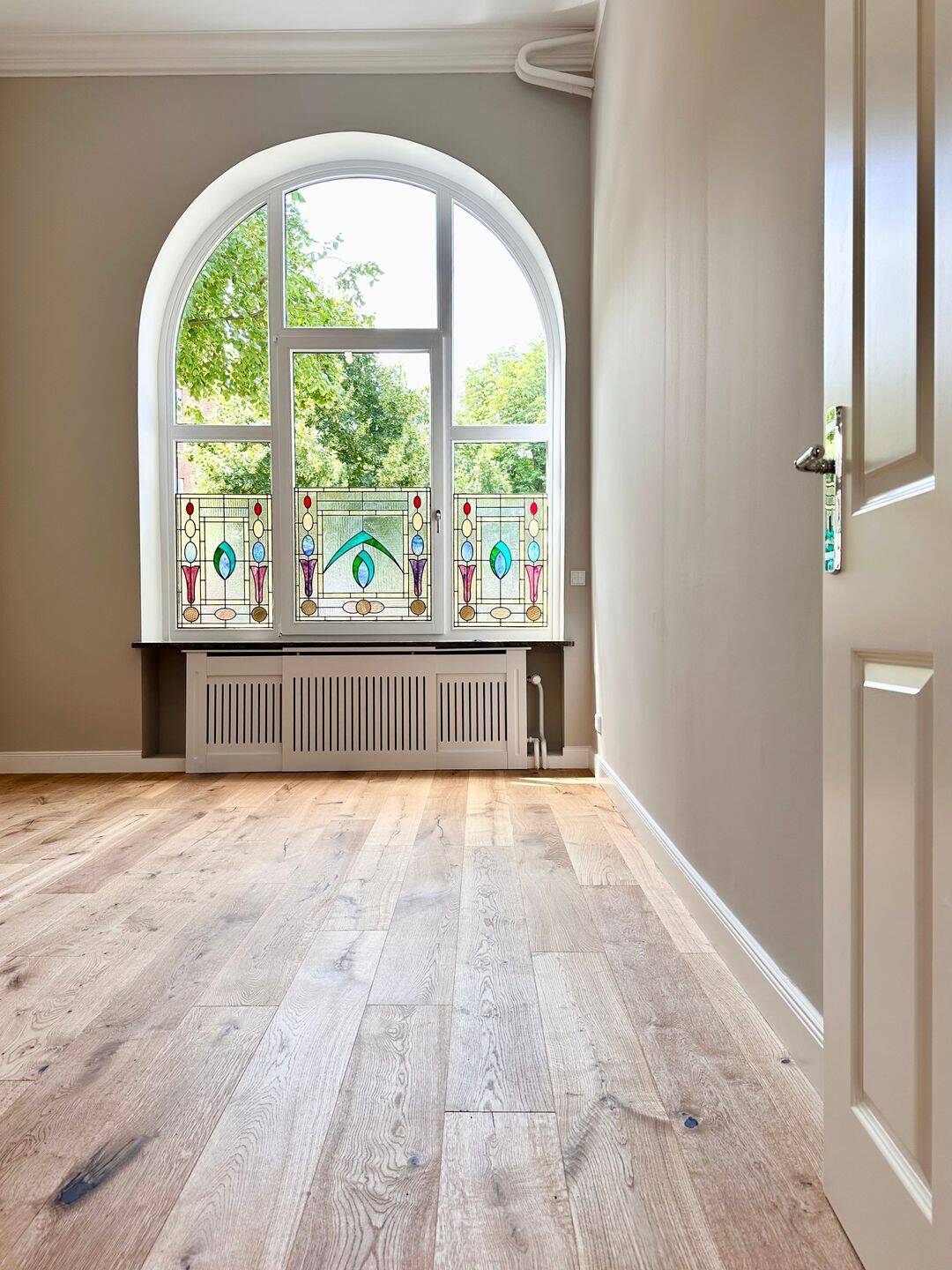 Kiel-Ravensberg, komplett (energetisch) sanierte, wunderschöne 3-Zi-Altbauwohnung mit Loggia im EG – Ahlmannstraße 24, 24118 Kiel – Vorschaubild 3