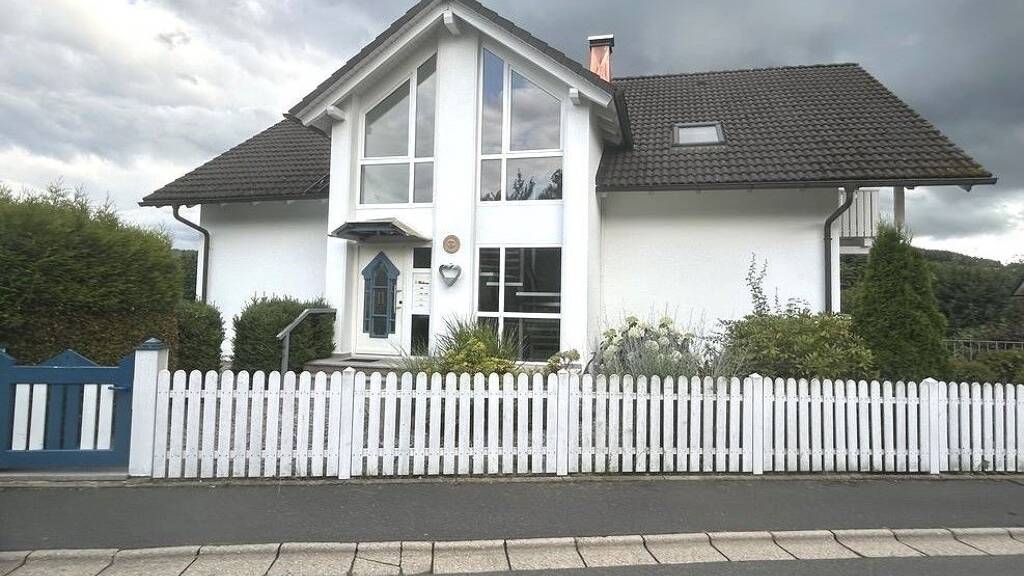 Wohnung zur Miete - Erstbezug 795 € 4 Zimmer 100 m² 1. Geschoss Schönbrunn Wunsiedel - Schönbrunn 95632