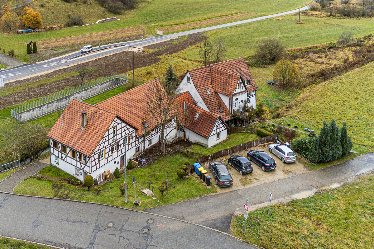 Bauernhaus zum Kauf 349.900 € 18 Zimmer 600 m²<br/>Wohnfläche 3.376 m²<br/>Grundstück Reichenbach am Heuberg 78564