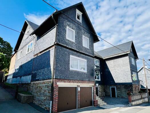 Haus zum Kauf 209.800 € 12 Zimmer 217 m² 902 m² Grundstück frei ab sofort Neuhaus 98724