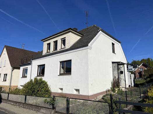 Einfamilienhaus zum Kauf 159.500 € 7 Zimmer 131 m² 544 m² Grundstück frei ab sofort Langendernbach Dornburg 65599