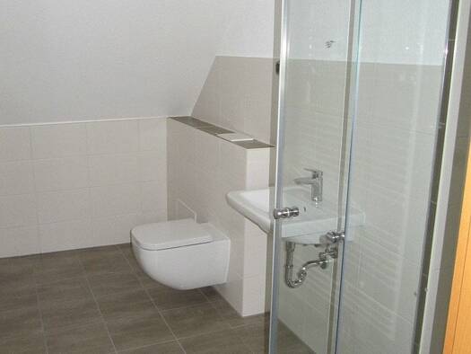 Wohnung zur Miete 360 € 2 Zimmer 64 m² 3. Geschoss frei ab sofort Plauensche Straße 7 Auerbach Auerbach 08209