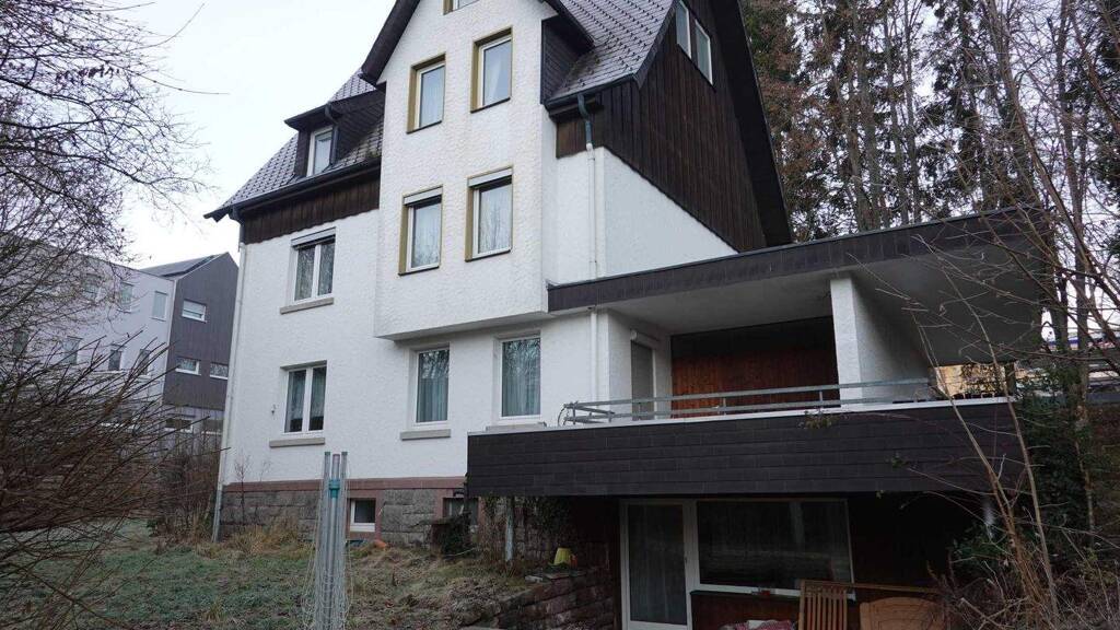 Mehrfamilienhaus zum Kauf 389.000 € 14 Zimmer 360 m² 3.297 m² Grundstück Bundestraße 25-27 Stadtgebiet Sankt Georgen im Schwarzwald 78112