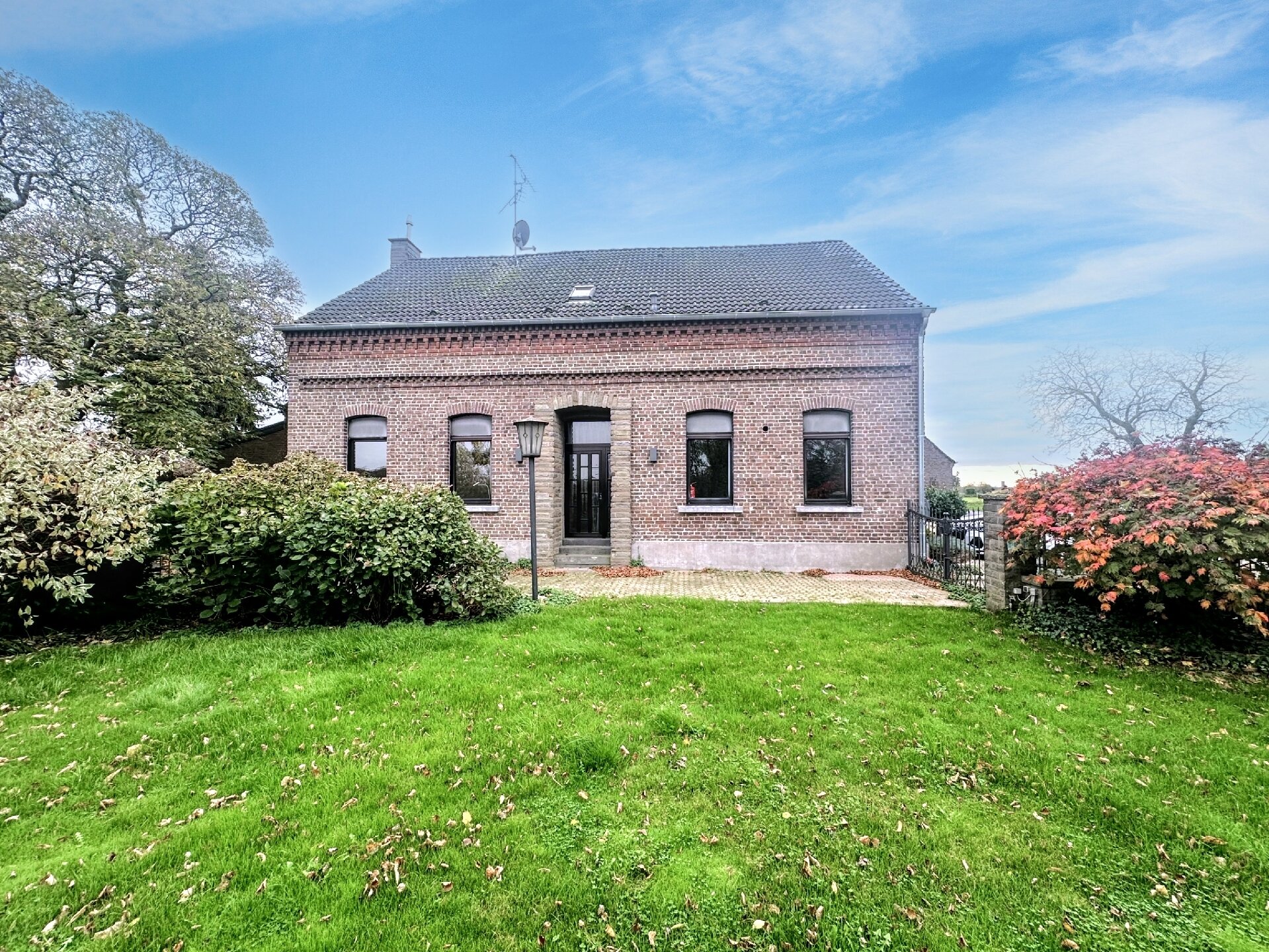 Einfamilienhaus zur Miete 2.100 € 7 Zimmer 203 m²<br/>Wohnfläche 700 m²<br/>Grundstück 01.03.2025<br/>Verfügbarkeit Fischeln - West Krefeld 47807