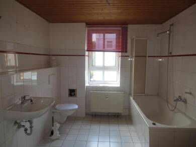 Wohnung zum Kauf 46.000 € 3 Zimmer 81,1 m² Südvorstadt Plauen 08527