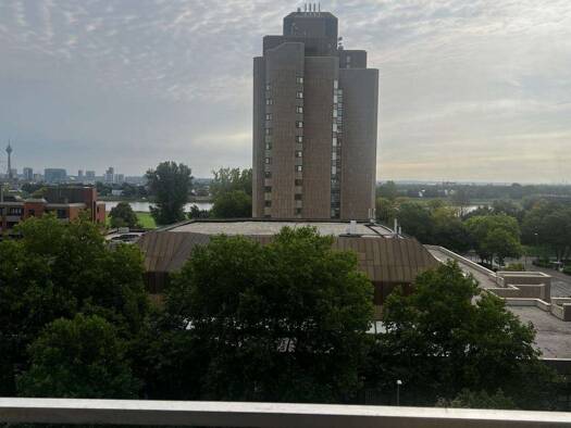Wohnung zur Miete 950 € 2 Zimmer 60 m² Geschoss 7/16 frei ab sofort Görlitzer Straße 6 Hammfeld Neuss 41460