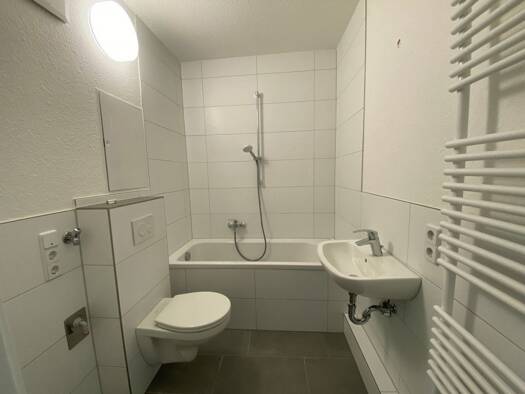 Wohnung zur Miete 413 € 3 Zimmer 57,6 m² 11. Geschoss frei ab 01.11.2026 Würzburger Straße 44 Suhl Suhl 98529