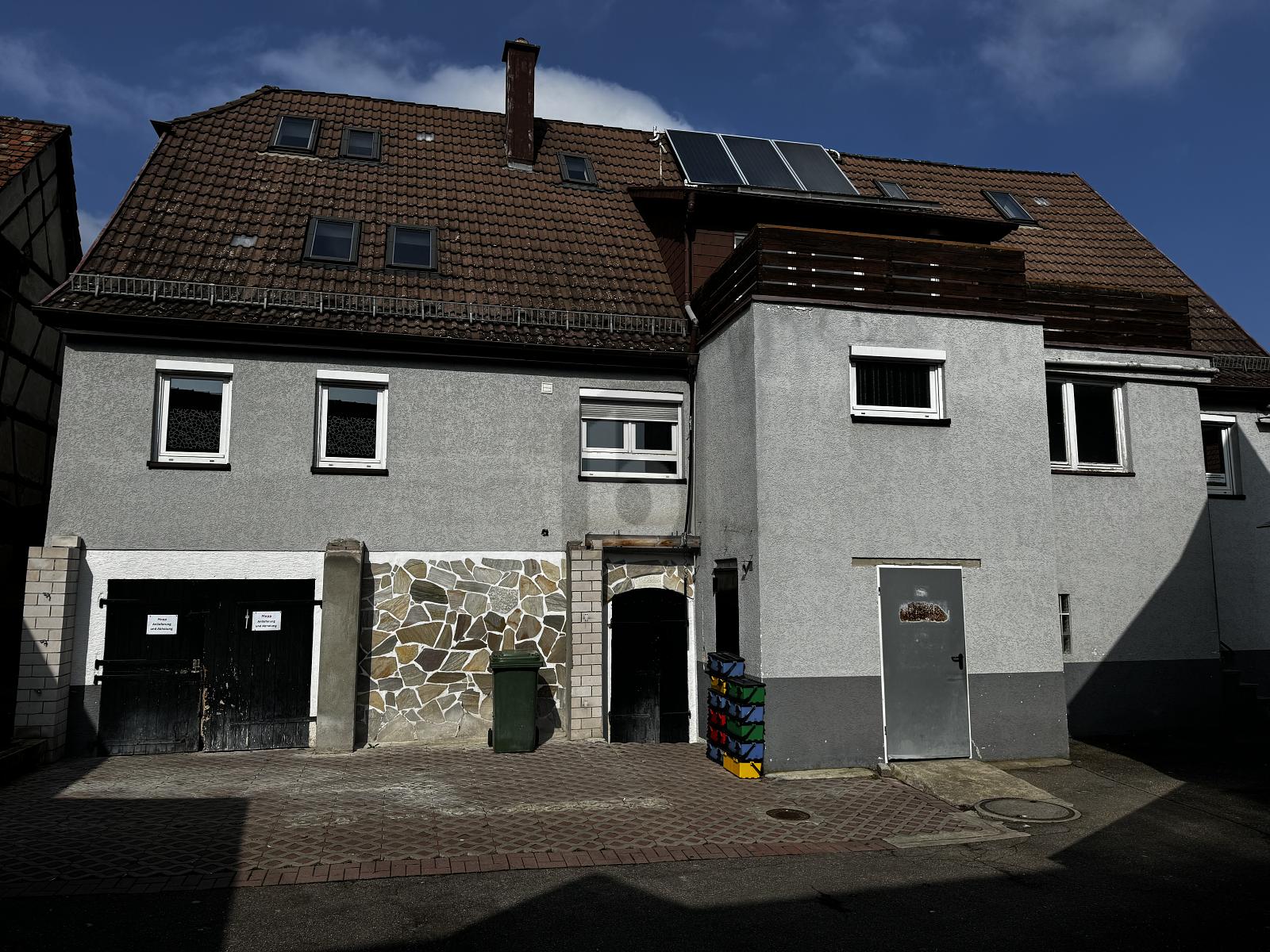 Einfamilienhaus zum Kauf 399.000 € 10 Zimmer 260 m²<br/>Wohnfläche 380 m²<br/>Grundstück Kleinsachsenheim Sachsenheim 74343