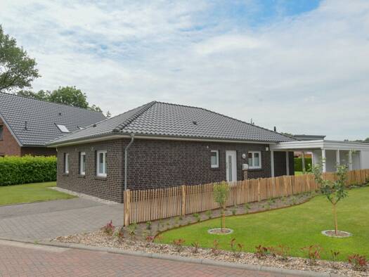 Bungalow zum Kauf 349.000 € 4 Zimmer 129,1 m² 813 m² Grundstück Apen 26689