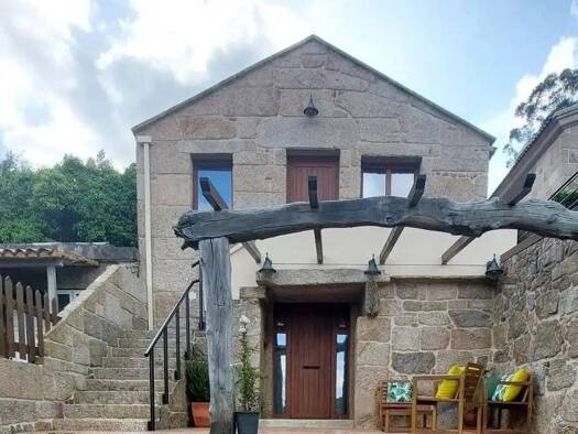 Chalet zur Miete 1 Zimmer 150 m² Cangas 36949