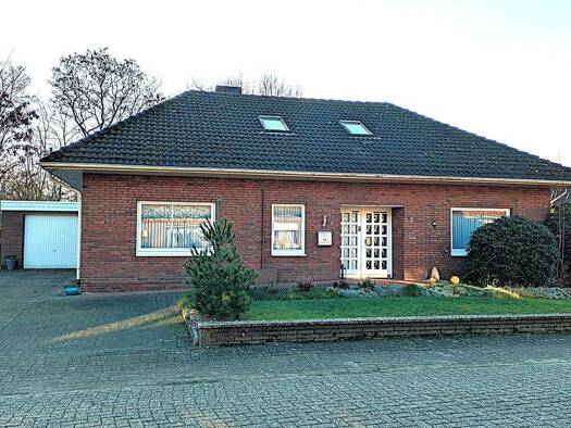 Bungalow zum Kauf 250.000 € 9 Zimmer 194 m² 799 m² Grundstück frei ab sofort Kellerhöhe Cloppenburg 49661