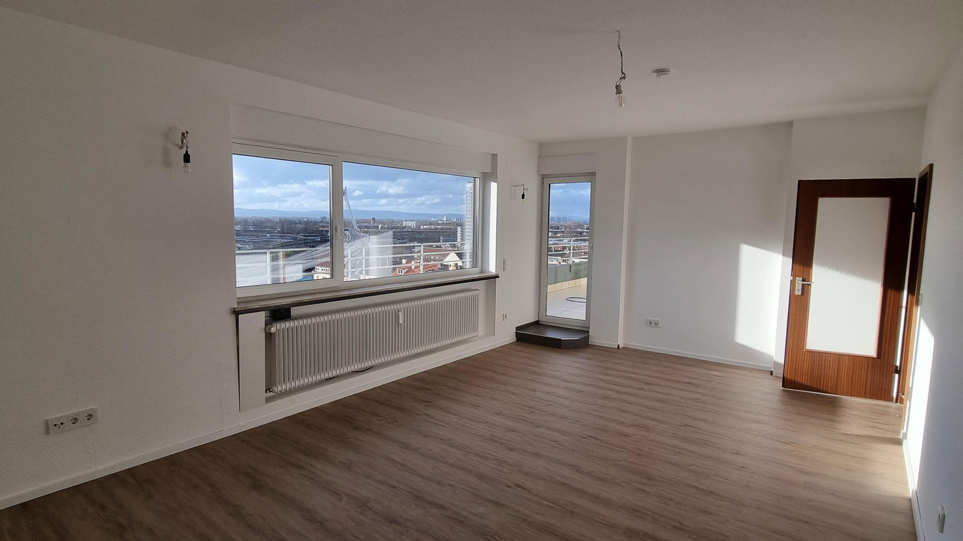 Penthouse zur Miete 1.060 € 3 Zimmer 92 m²<br/>Wohnfläche 01.01.2025<br/>Verfügbarkeit Bürgermeister-Kutterer-Str. 12 Mitte / Stadtbezirk 112 Ludwigshafen 67059