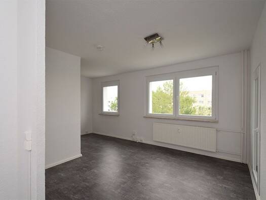 Wohnung zur Miete 291 € 1 Zimmer 32,7 m² 5. Geschoss Weißenfelser Straße 45 Silberhöhe Süd 06132