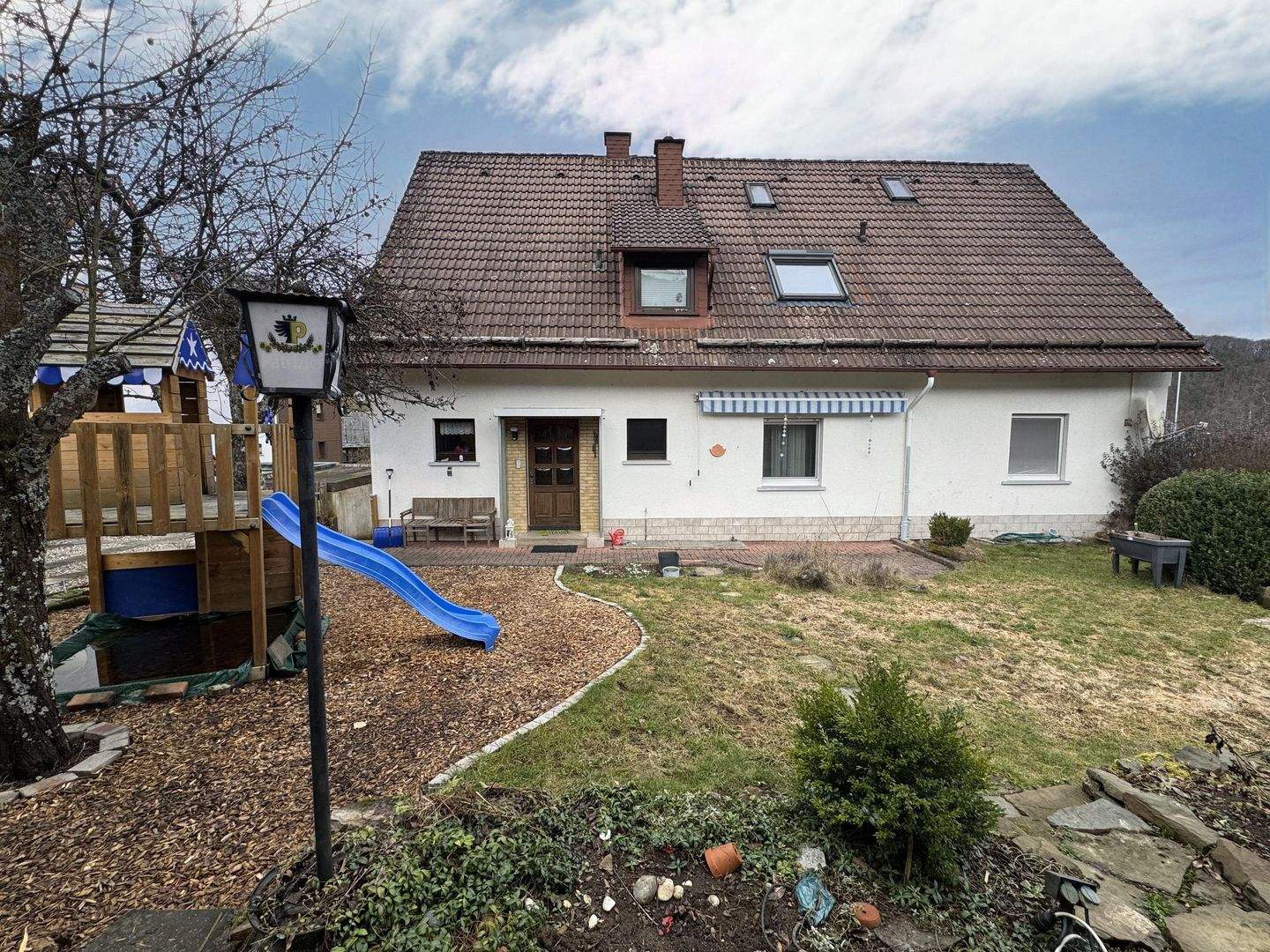 Immobilie in Biedenkopf - Solides Wohnhaus für die Familie! - Bild 1