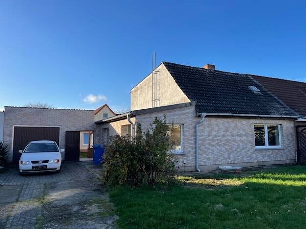 Doppelhaushälfte zum Kauf 95.000 € 4 Zimmer 109 m² 549 m² Grundstück Dr. Wilhelm-Kirchhoff-Straße 19 Grimmen 18507