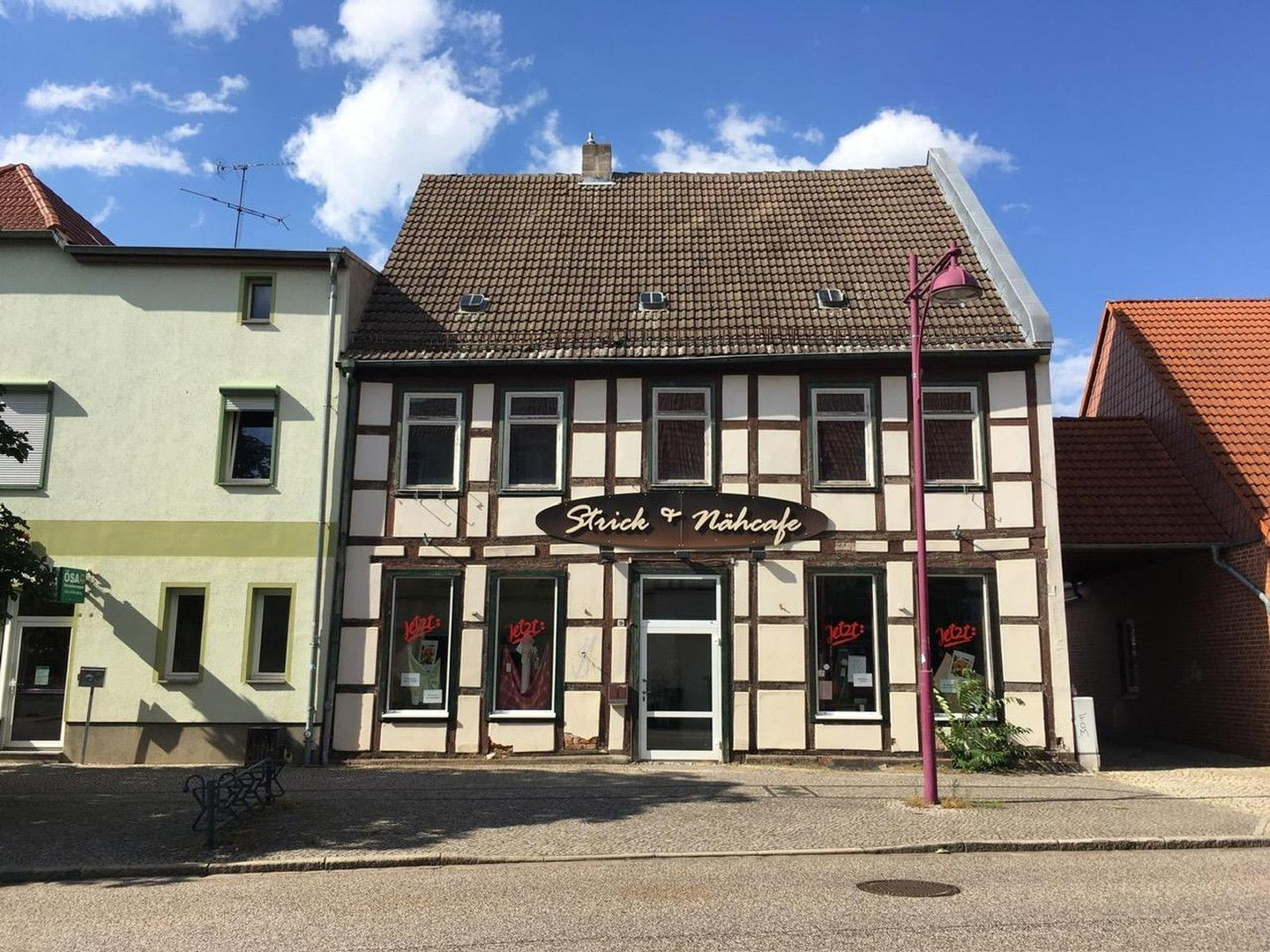 Mehrfamilienhaus zum Kauf provisionsfrei 129.000 € 12 Zimmer 316 m²<br/>Wohnfläche 272 m²<br/>Grundstück Brandenburger Str. 19 Genthin Genthin 39307