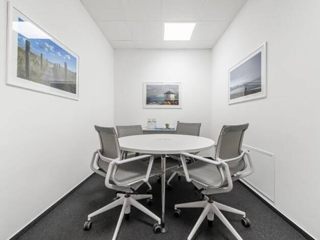 Bürofläche zur Miete 2.459 € 160 m² Bürofläche teilbar von 45 m² bis 160 m² Neufeldstrasse 6 Ravensberg Kiel 24118