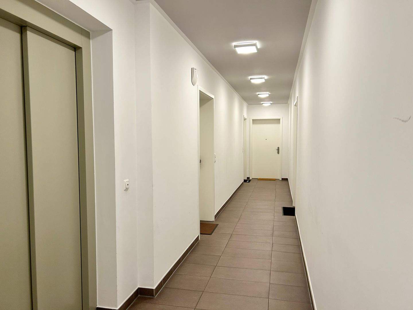***COMING HOME***TOP MODERNE 2 ZIMMER WOHNUNG MIT BALKON UND TIEFGARAGEN- STELLPLATZ – Heideloffstr. 22, 90478 Nürnberg – Vorschaubild 2
