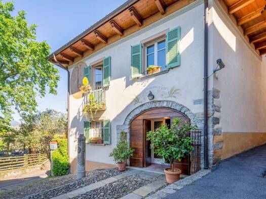 Villa zum Kauf 1.250.000 € 7 Zimmer 348 m² 450 m² Grundstück frei ab sofort Via Delle Monache Verbania 28922