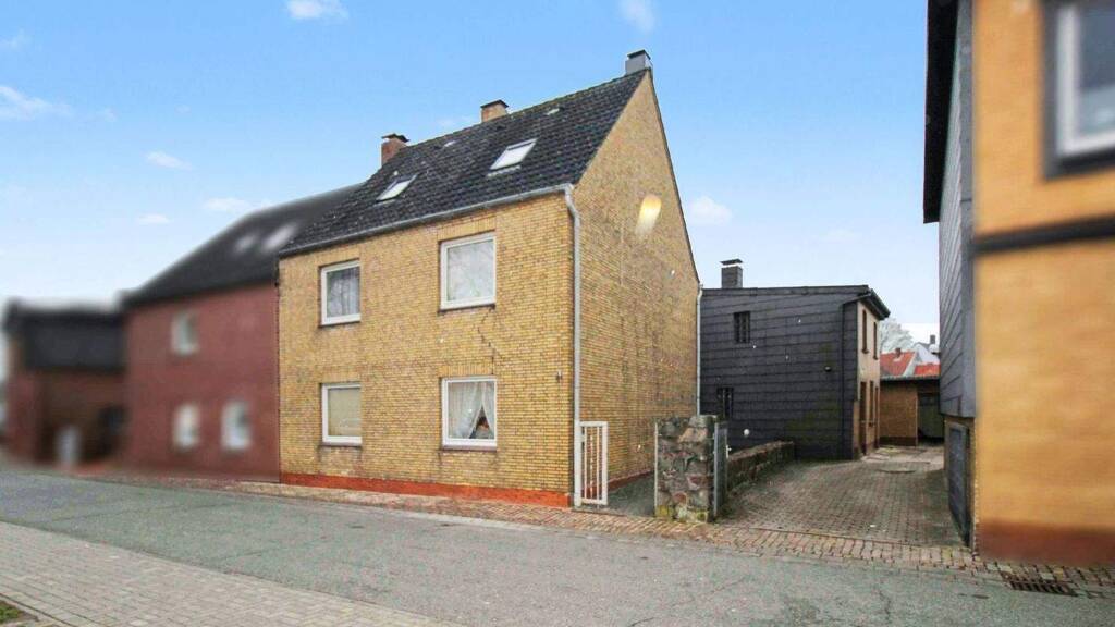 Sonstiges zum Kauf als Kapitalanlage geeignet 189.000 € 4 Zimmer 87 m² 221,2 m² Grundstück Schleswig 24837