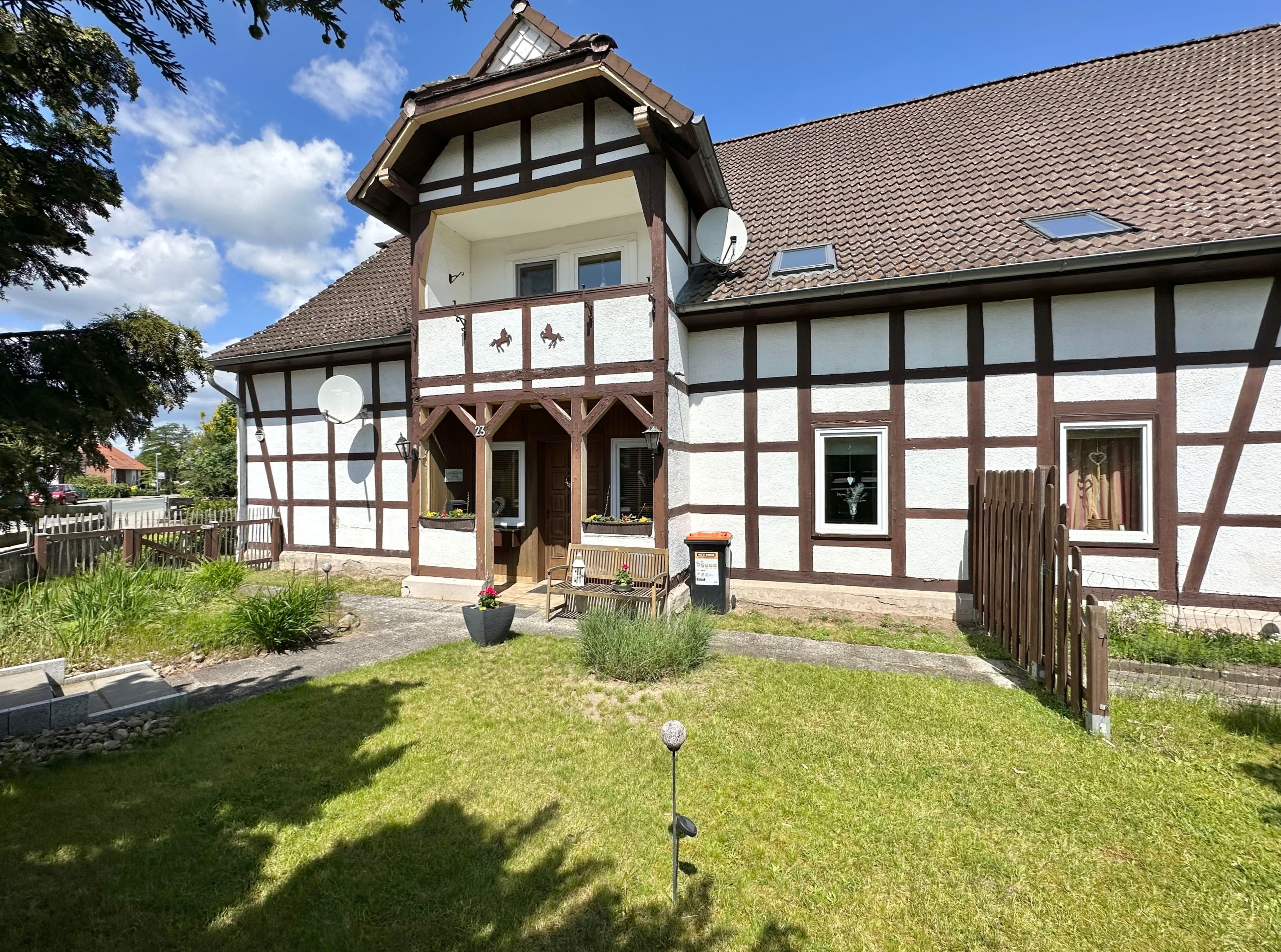 Einfamilienhaus zum Kauf 255.000 € 4 Zimmer 153,8 m²<br/>Wohnfläche 1.214 m²<br/>Grundstück Uetze Uetze 31311