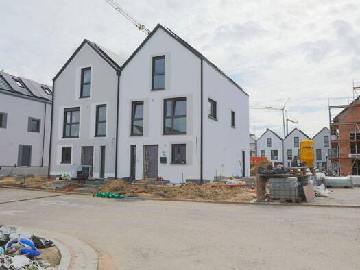 Doppelhaushälfte zur Miete - Erstbezug 1.850 € 5 Zimmer 150 m² 261 m² Grundstück frei ab sofort Lerchenfelder Hof 12 Köfering 93096