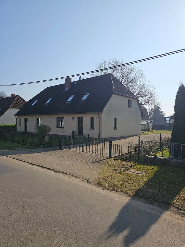 Mehrfamilienhaus zum Kauf 250.000 € 6 Zimmer 200 m² 2.451 m² Grundstück Rotdornallee 06 Tessenow Tessenow 19376