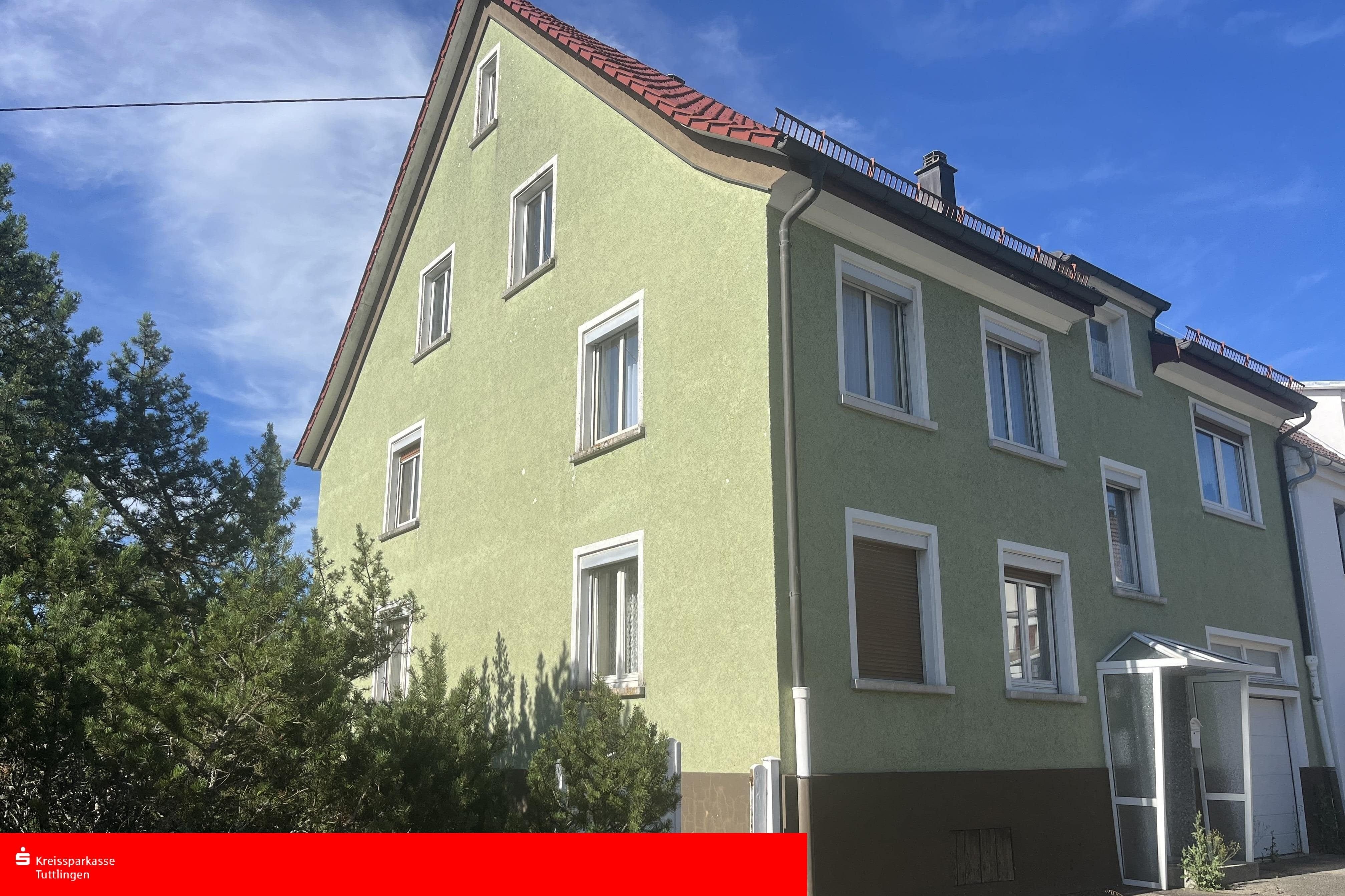 Doppelhaushälfte zum Kauf 190.000 € 7 Zimmer 144 m²<br/>Wohnfläche 558 m²<br/>Grundstück Wehingen 78564