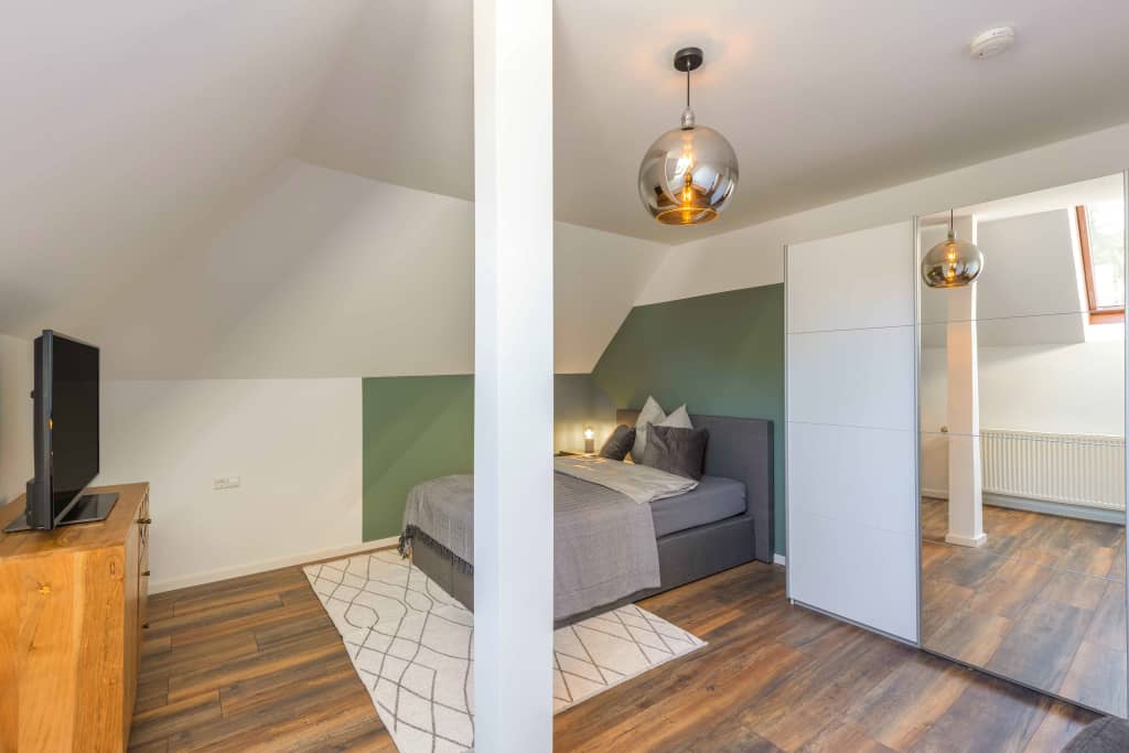 Wohnung zur Miete Wohnen auf Zeit 845 € 3 Zimmer 16 m²<br/>Wohnfläche 05.12.2024<br/>Verfügbarkeit Hohenheimer Straße 58b Dobel Stuttgart 70184